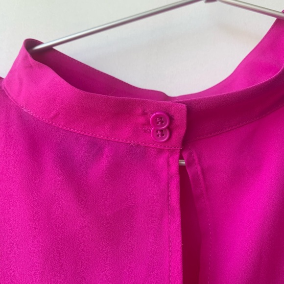 French Connection mockneck fuchsia pleated tank XL - Picture 4 of 5